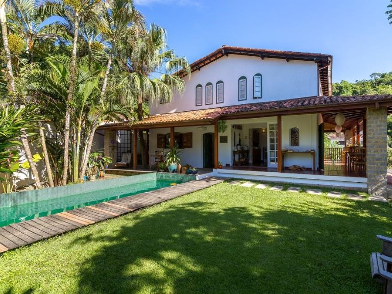 Área externa com piscina no Boutique Hotel Carpe-Diem