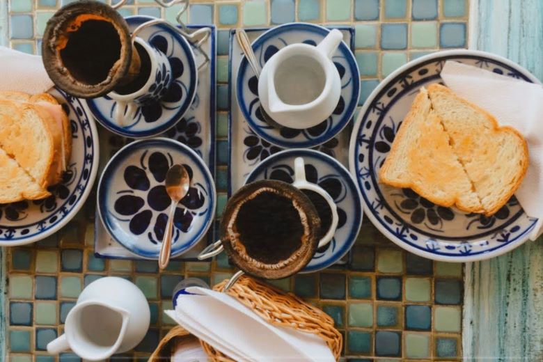 Café da manhã em cafeteria de Pedra Azul