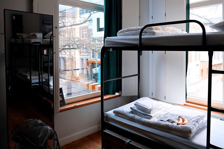 Quarto de hostel: ótima dica de como viajar barato