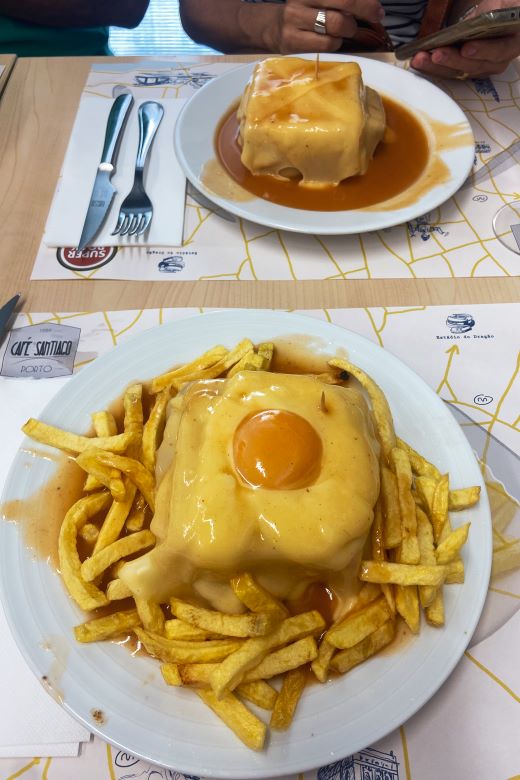 Francesinha: prato típico do Porto