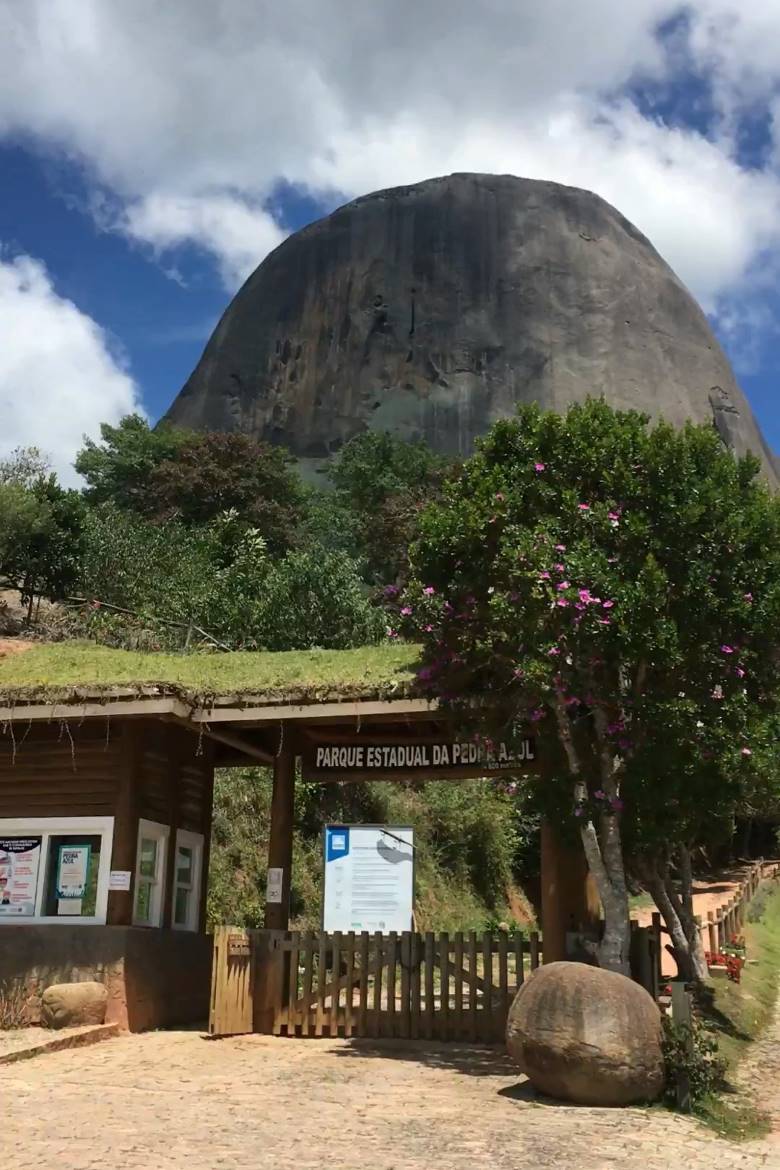 Portaria de acesso ao Parque Estadual Pedra Azul