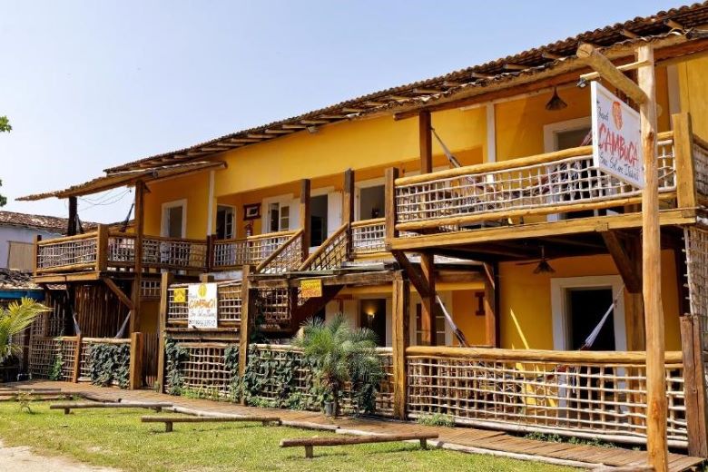 Fachada da Pousada Cambucá em Itaúnas