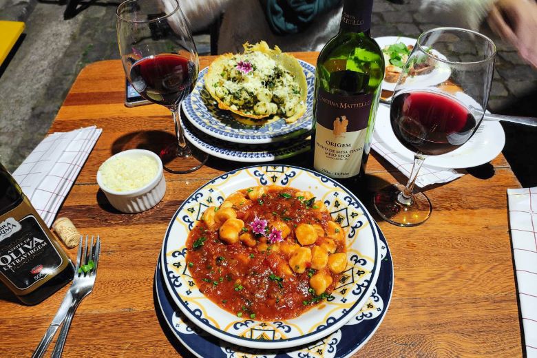 Pratos de um restaurante em Santa Teresa, ES