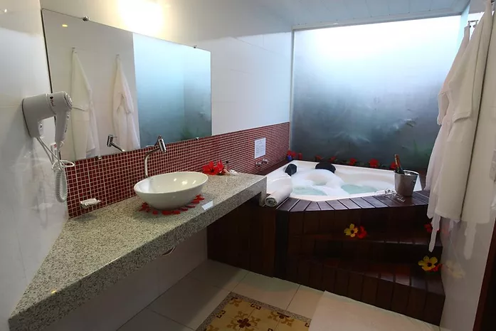 Banheira de hidromassagem em hotel de Itacaré